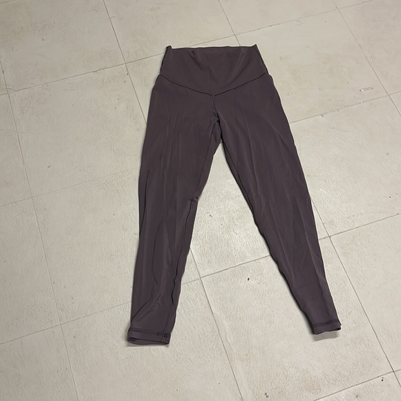 Aerie bundle only worn once or twice small stains as shown in pictures - Picture 7 of 10